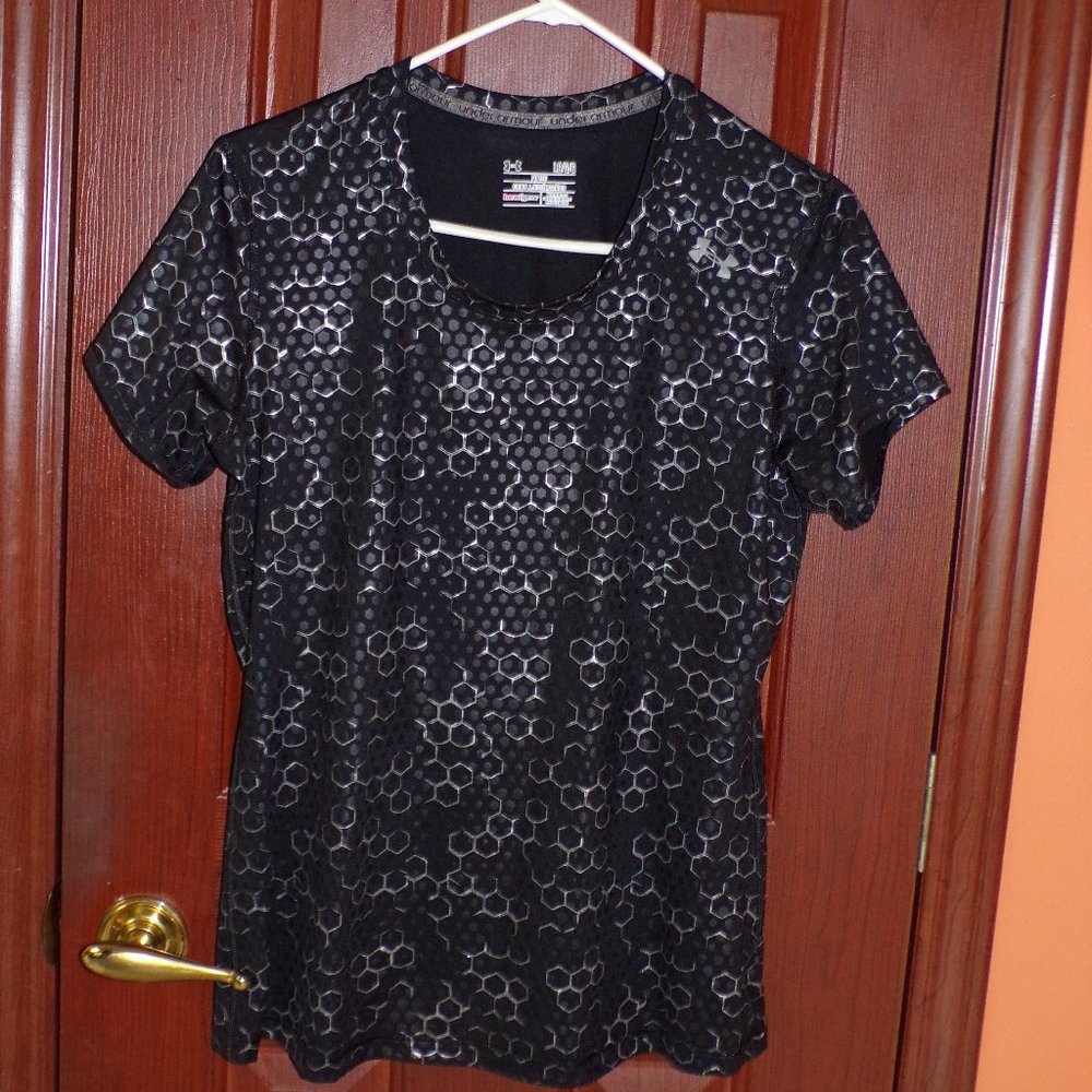 UNDER ARMOUR TOP